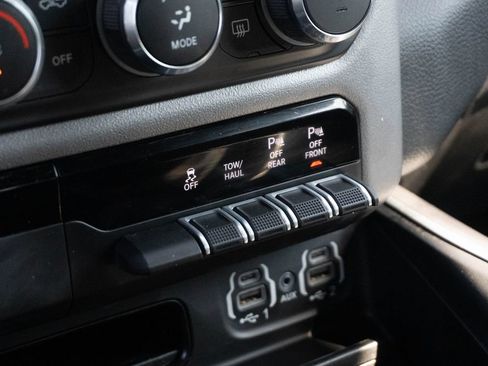Used 2022 RAM 1500 Big Horn AWD/4WD image 34