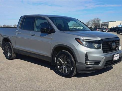 Used 2023 Honda Ridgeline Sport image 2