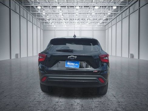 Certified 2025 Chevrolet Trax RS w/ Sunroof Package FWD image 5