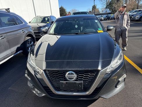 Used 2020 Nissan Altima 2.5 SR w/ Premium Package image 8