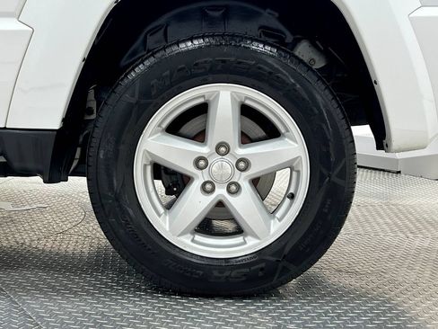 Used 2012 Jeep Liberty Sport AWD/4WD image 35
