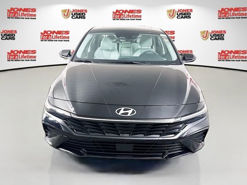 Certified 2025 Hyundai Elantra Limited image 15