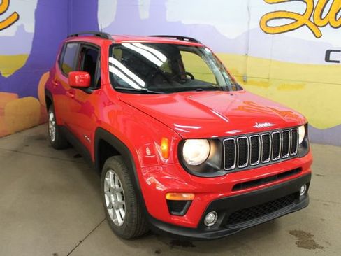 Used 2020 Jeep Renegade Latitude w/ Cold Weather Group AWD/4WD image 2