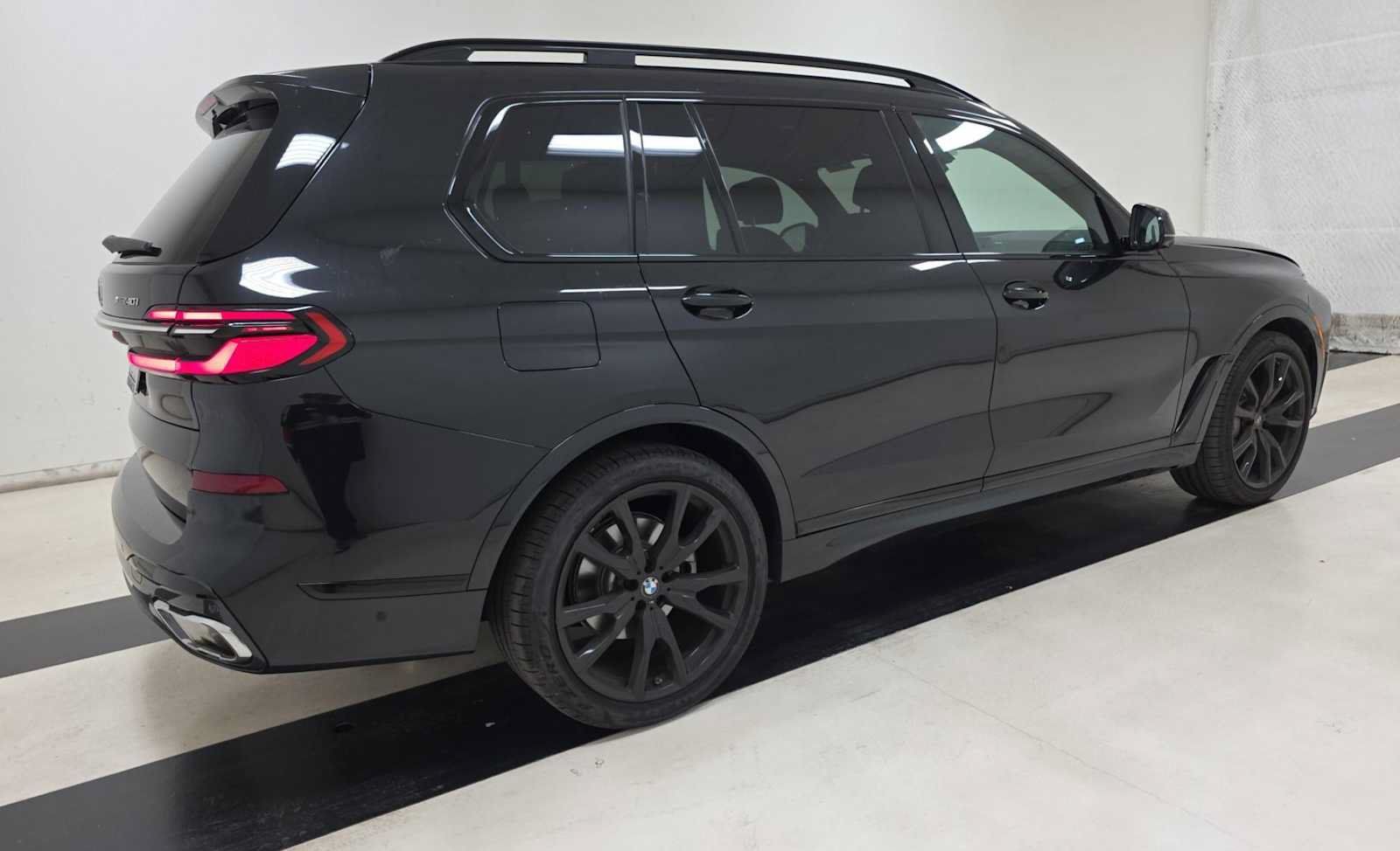 Used 2026 BMW X7 xDrive40i w/ M Sport Package AWD/4WD image 4