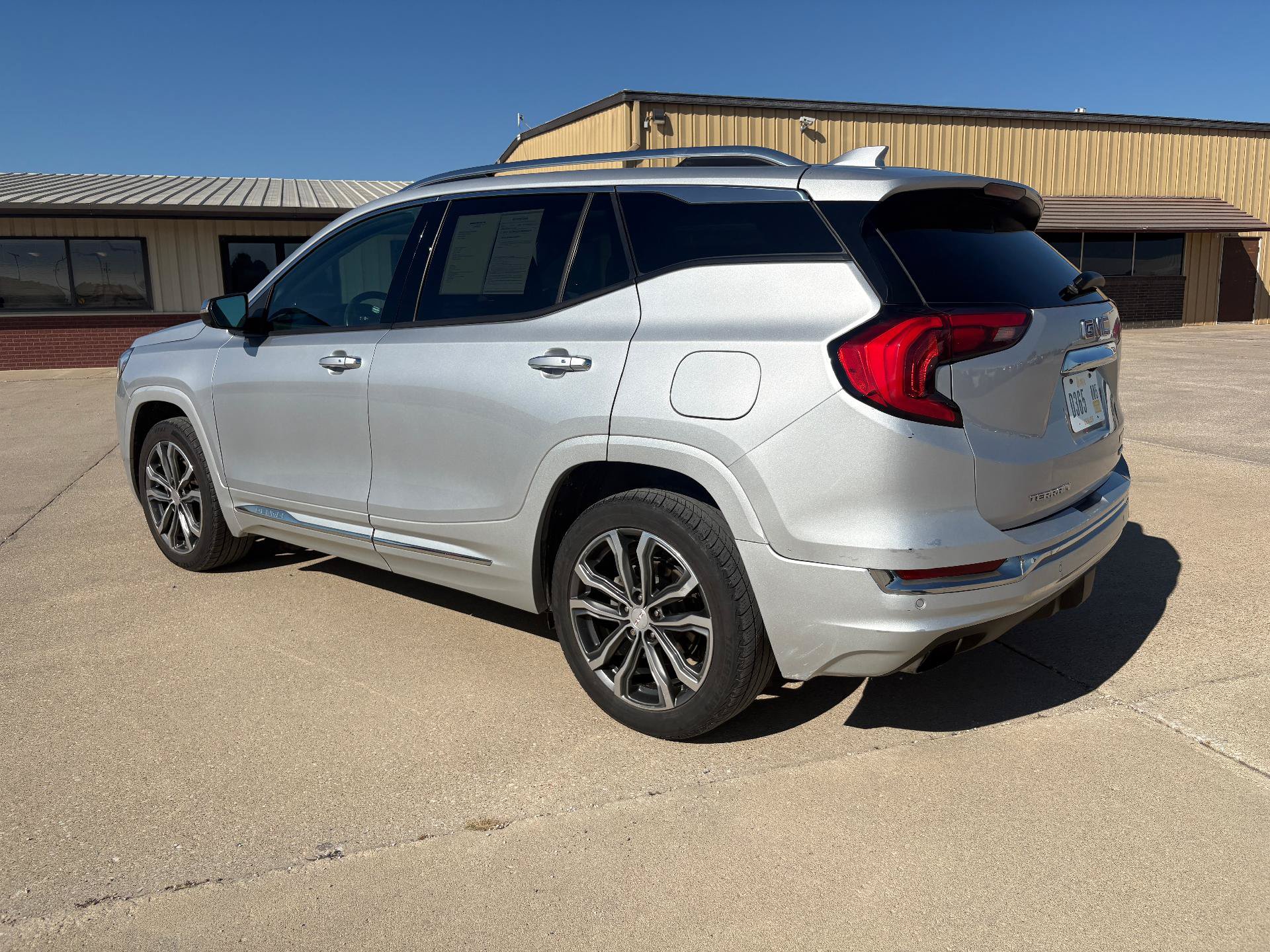 Used 2018 GMC Terrain Denali w/ Comfort Package AWD/4WD image 4