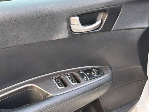 Used 2019 Kia Optima LX image 11