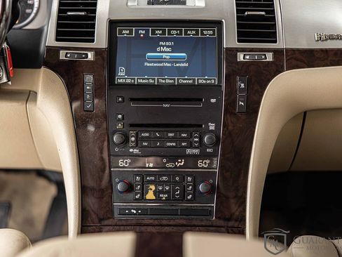 Used 2010 Cadillac Escalade 2WD Hybrid image 41
