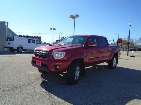 Used 2015 Toyota Tacoma 4x4 Double Cab w/ TRD Sport Package image 3