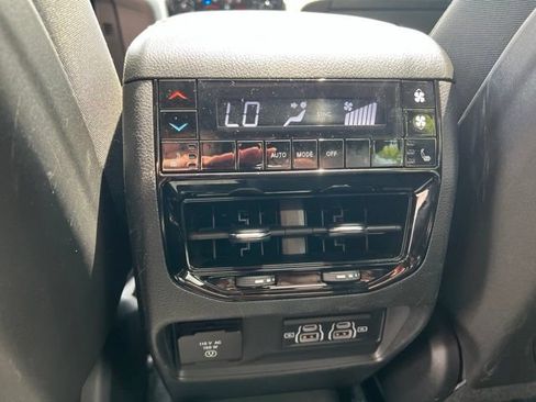 Used 2025 Jeep Grand Cherokee L Limited w/ Luxury Tech Group II AWD/4WD image 36