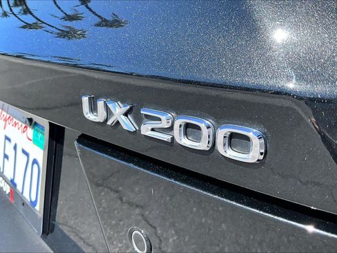 Used 2022 Lexus UX 200 w/ Accessory Package (Z1) FWD image 9