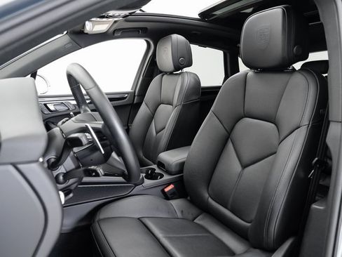 Used 2025 Porsche Macan image 5