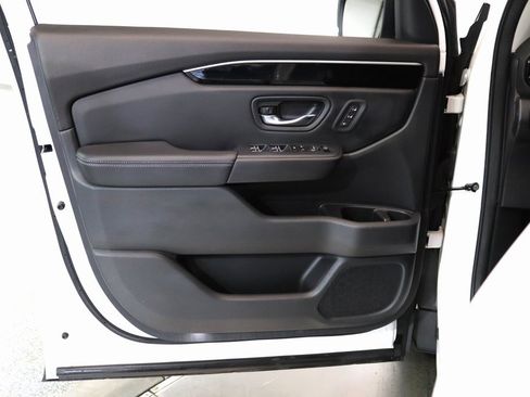 Used 2023 Honda Pilot Touring image 13