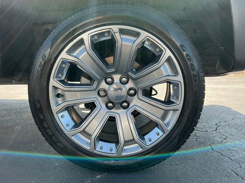 Used 2017 GMC Sierra 1500 Denali w/ Denali Ultimate Package AWD/4WD image 5