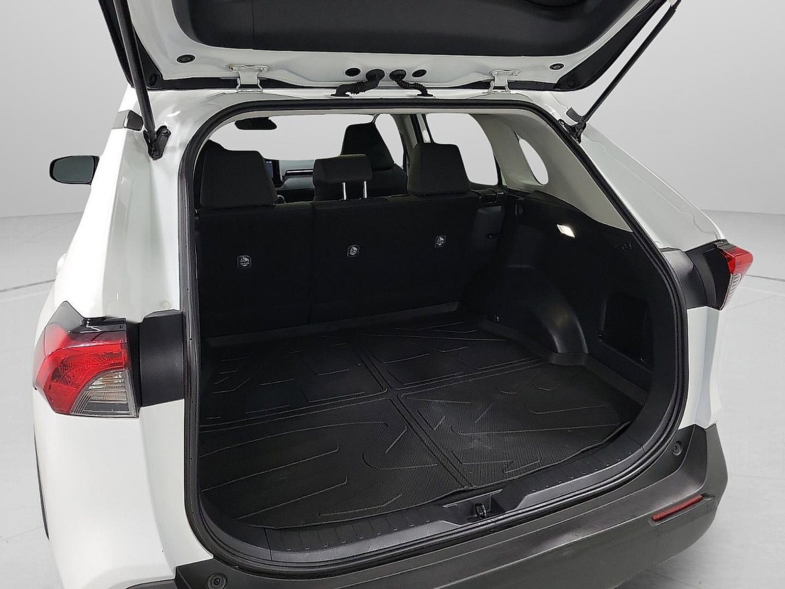 Certified 2025 Toyota RAV4 LE FWD image 7