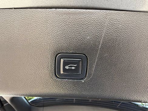 Used 2019 Chevrolet Traverse Premier AWD/4WD image 36
