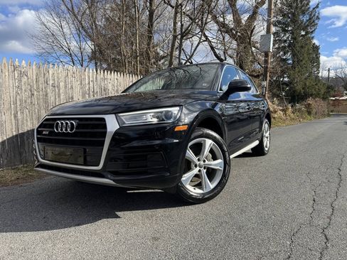 Used 2020 Audi Q5 2.0T Premium w/ Convenience Package AWD/4WD image 2