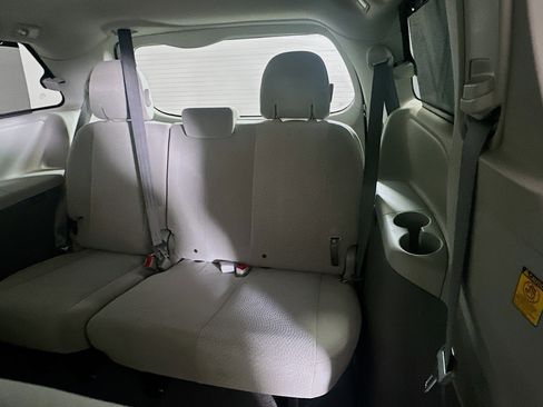 Used 2011 Toyota Sienna LE image 27