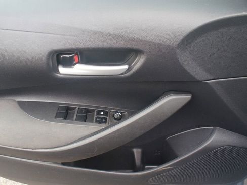Used 2021 Toyota Corolla LE FWD image 18