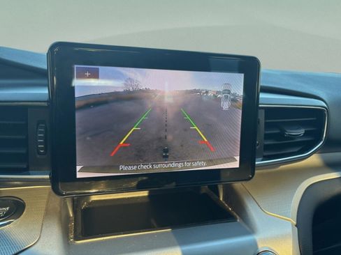 Used 2022 Ford Explorer XLT w/ Equipment Group 202A image 18