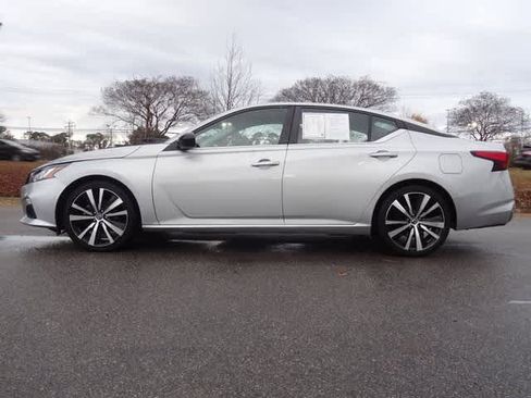 Used 2022 Nissan Altima 2.5 SR image 2