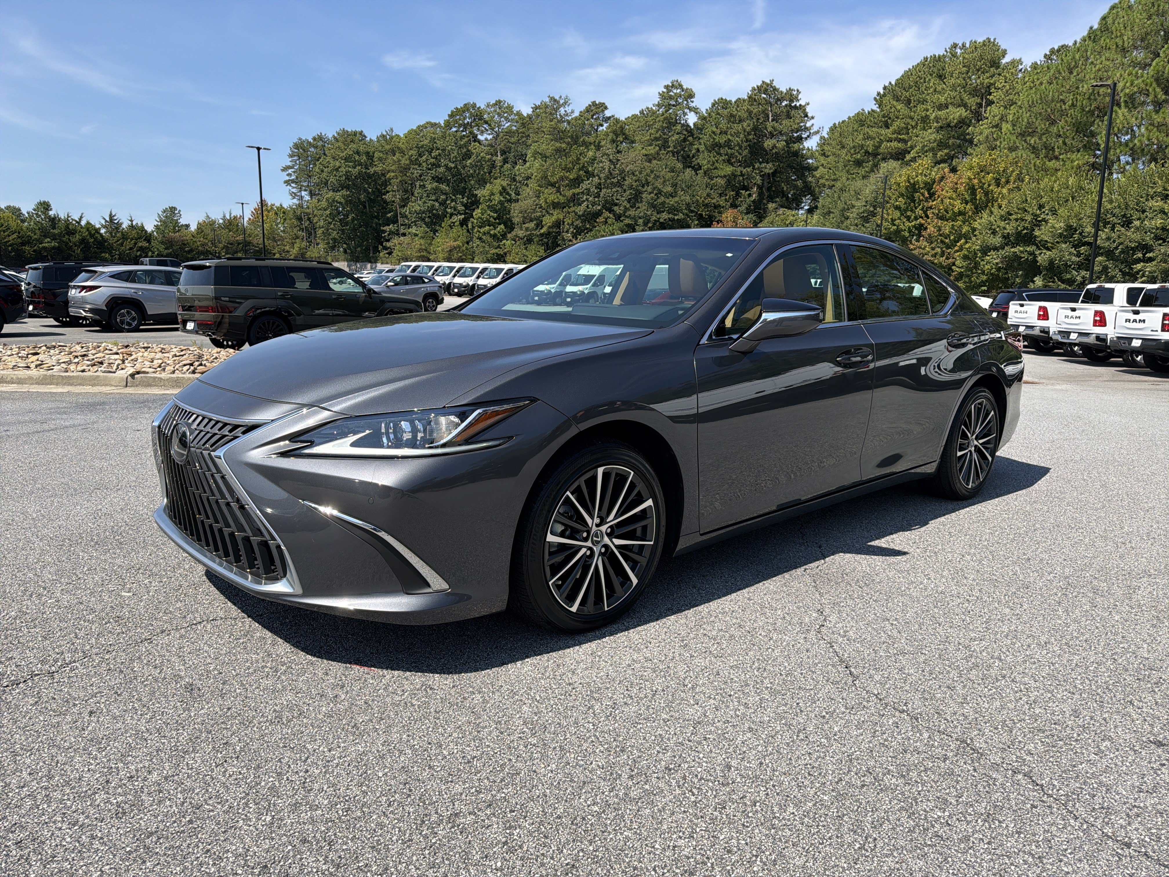 Used 2024 Lexus ES 350 w/ Premium Package FWD image 3