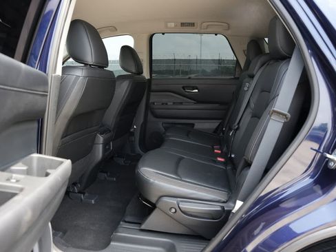 Used 2023 Nissan Pathfinder SL w/ Black Appearance Package AWD/4WD image 18