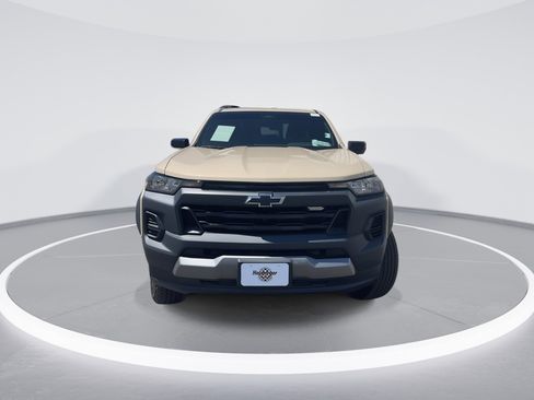 Used 2024 Chevrolet Colorado Trail Boss w/ Technology Package AWD/4WD image 2
