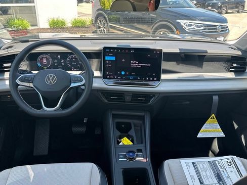 New 2026 Volkswagen Tiguan SE AWD/4WD image 12