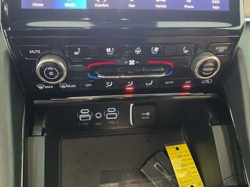 Used 2023 Jeep Grand Cherokee Summit w/ Luxury Tech Group V image 14