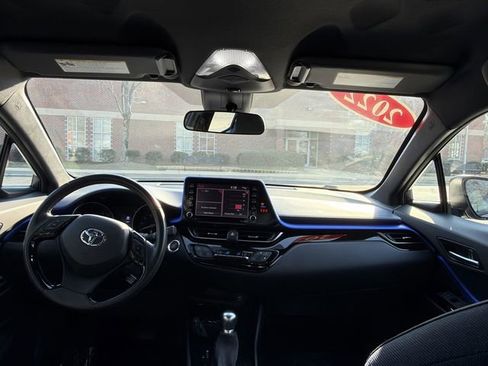 Used 2022 Toyota C-HR XLE image 18