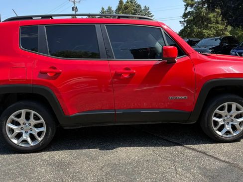 Used 2017 Jeep Renegade Latitude w/ Popular Equipment Group AWD/4WD image 11