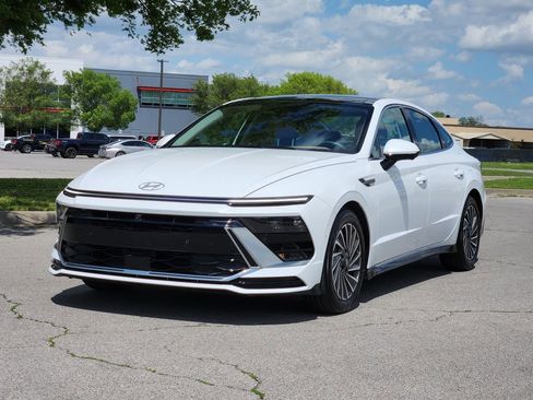 Certified 2025 Hyundai Sonata Limited image 2