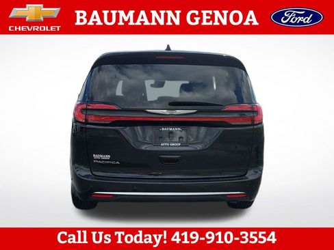 Used 2025 Chrysler Pacifica Select FWD image 4