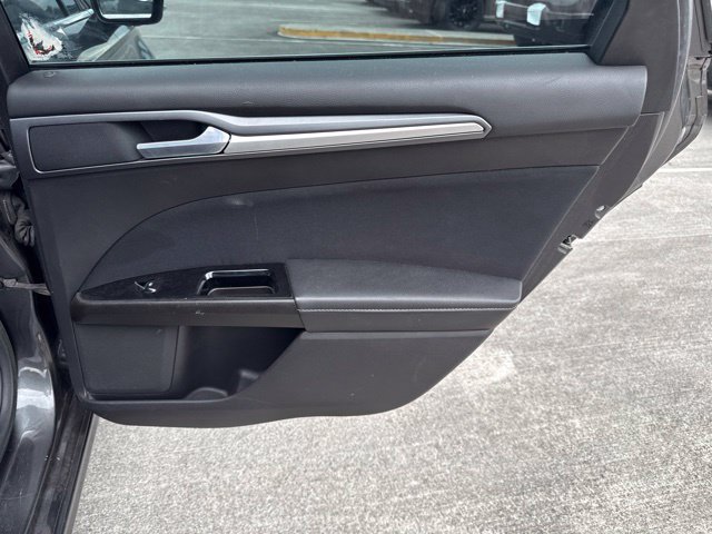 Used 2016 Ford Fusion SE FWD image 14