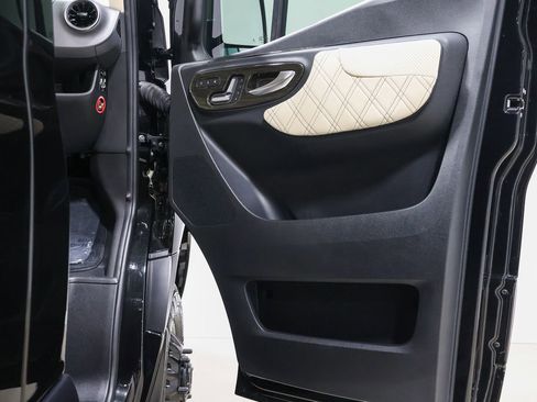 Used 2024 Mercedes-Benz Sprinter 3500 image 28