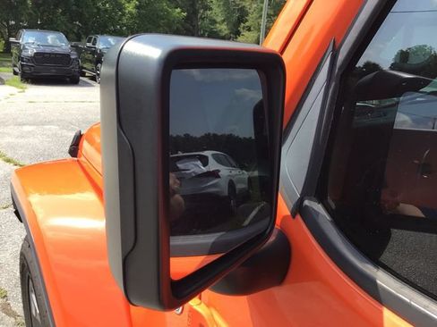 Used 2018 Jeep Wrangler Unlimited Sahara w/ Cold Weather Group AWD/4WD image 22