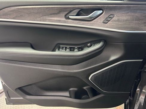 New 2026 Jeep Grand Cherokee L Limited AWD/4WD image 4