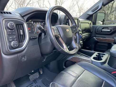 Used 2022 Chevrolet Silverado 2500 High Country w/ Z71 Off-Road Package image 9