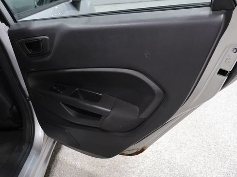 Used 2012 Ford Fiesta SE FWD image 21