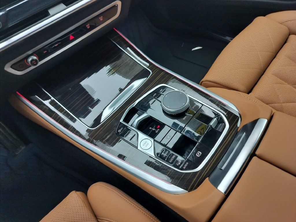 Certified 2026 BMW X5 xDrive50e w/ M Sport Package AWD/4WD image 18
