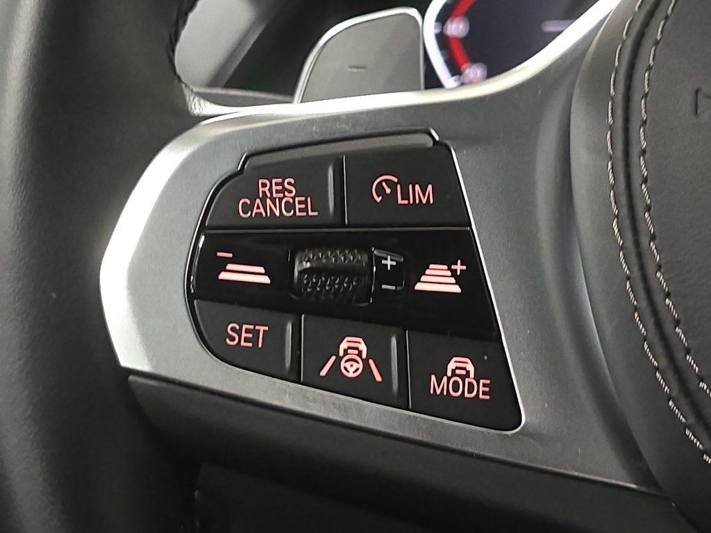 Used 2022 BMW X7 xDrive40i w/ M Sport Package AWD/4WD image 13
