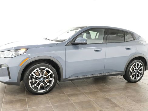 Used 2025 BMW X2 xDrive28i w/ Premium Package AWD/4WD image 2