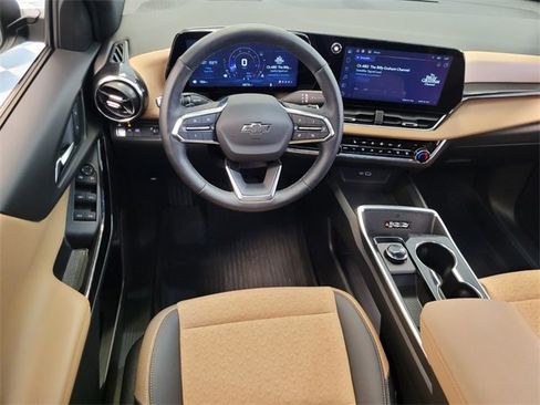 Used 2025 Chevrolet Equinox ACTIV image 13