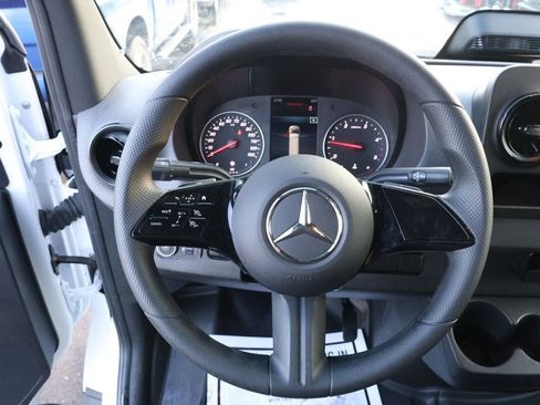 Used 2025 Mercedes-Benz Sprinter 2500 image 13