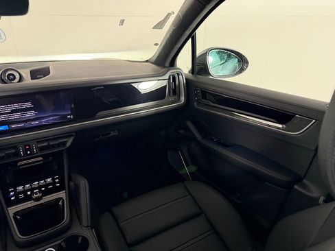 New 2026 Porsche Cayenne Turbo AWD/4WD image 22