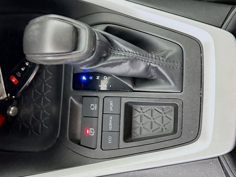 Used 2022 Toyota RAV4 XLE w/ Convenience Package FWD image 20
