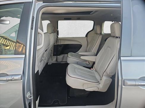 Used 2019 Chrysler Pacifica Limited FWD image 21