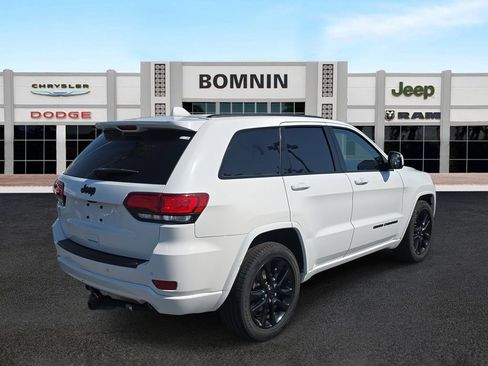 Used 2020 Jeep Grand Cherokee Altitude image 3