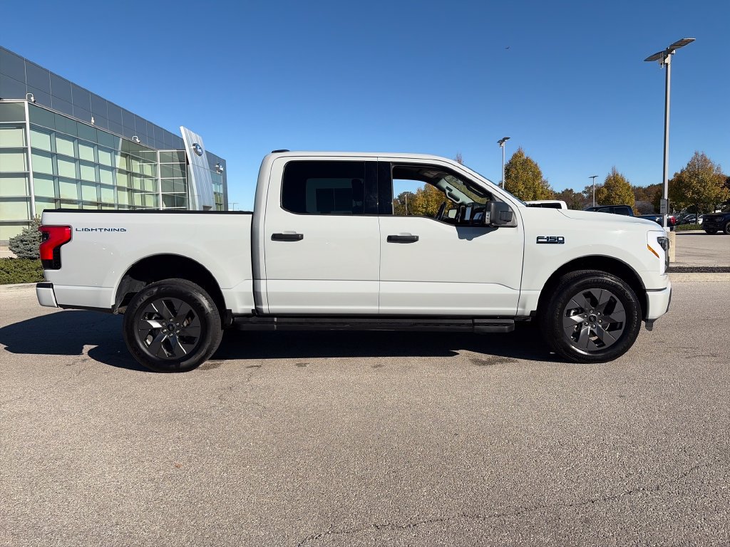 Used 2024 Ford F150 Lightning XLT AWD/4WD image 10