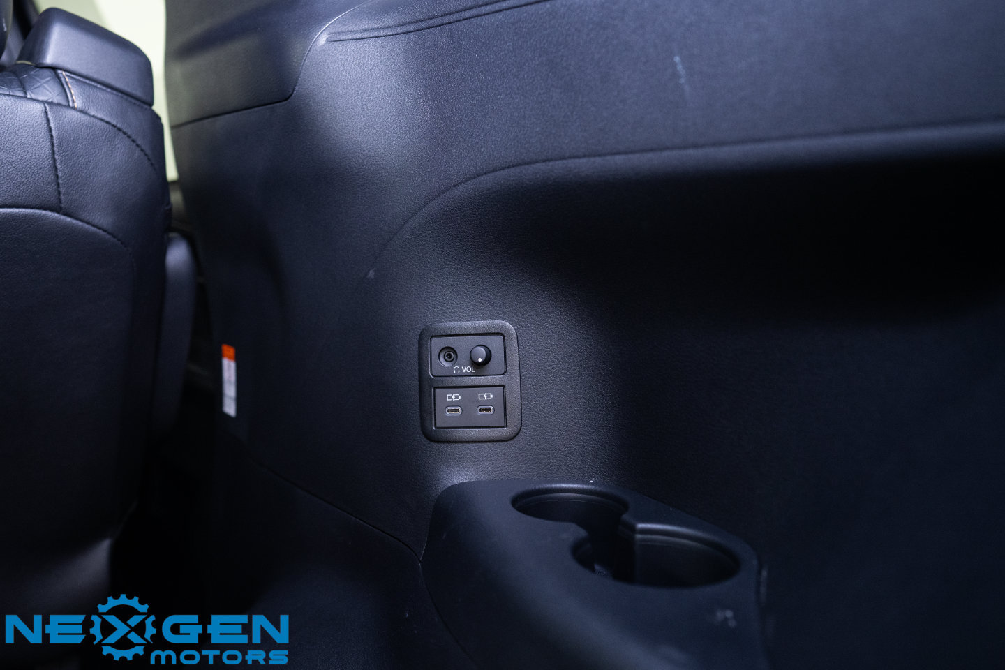 Used 2025 Toyota Sienna XLE Woodland Edition AWD/4WD image 25